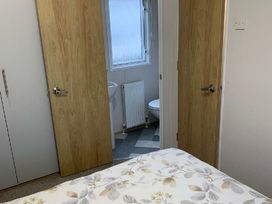 Hoburne Cotswolds - Holiday Accommodation 21189 - Somerset & Wiltshire - 1187780 - thumbnail photo 6