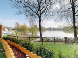 Hoburne Cotswolds - Holiday Accommodation 21189 - Somerset & Wiltshire - 1187780 - thumbnail photo 16