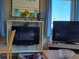 California Cliffs Holiday Park - Holiday Accommodation 21208 - Norfolk - 1187792 - thumbnail photo 14