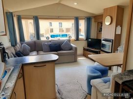 Trecco Bay - Holiday Accommodation 21218 - Somerset & Wiltshire - 1187800 - thumbnail photo 2