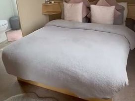 Trecco Bay - Holiday Accommodation 21218 - Somerset & Wiltshire - 1187800 - thumbnail photo 6