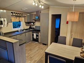 Oakdene Forest Park - Holiday Accommodation 21227 - Hampshire - 1187806 - thumbnail photo 3