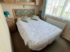 Devon Cliffs Holiday Park - Holiday Accommodation 21245 - Devon - 1187821 - thumbnail photo 5