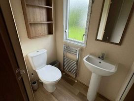 Devon Cliffs Holiday Park - Holiday Accommodation 21246 - Devon - 1187822 - thumbnail photo 9