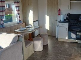 Pendine Sands - Holiday Accommodation 21251 - South Wales - 1187826 - thumbnail photo 11