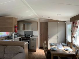 Devon Cliffs Holiday Park - Holiday Accommodation 21275 - Devon - 1187828 - thumbnail photo 5