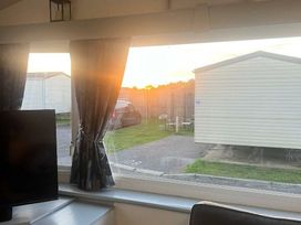 Trecco Bay - Holiday Accommodation 21285 - Somerset & Wiltshire - 1187833 - thumbnail photo 6