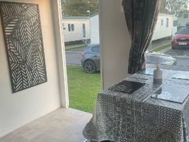 Trecco Bay - Holiday Accommodation 21285 - Somerset & Wiltshire - 1187833 - thumbnail photo 10