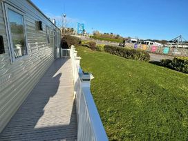 Devon Cliffs Holiday Park - Holiday Accommodation 21291 - Devon - 1187839 - thumbnail photo 9