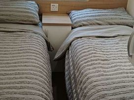Hopton Holiday Village - Holiday Accommodation 21302 - Suffolk & Essex - 1187849 - thumbnail photo 6