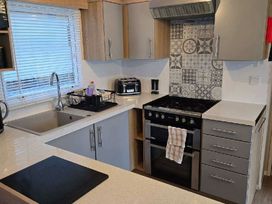 Hopton Holiday Village - Holiday Accommodation 21302 - Suffolk & Essex - 1187849 - thumbnail photo 10