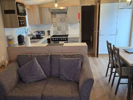 Hopton Holiday Village - Holiday Accommodation 21302 - Suffolk & Essex - 1187849 - thumbnail photo 11