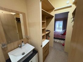 White Acres Holiday Park - Holiday Accommodation 21305 - Cornwall - 1187851 - thumbnail photo 6