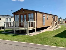 Golden Palm Resort - Holiday Accommodation 21310 - Lincolnshire - 1187853 - thumbnail photo 1