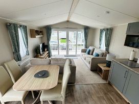 Lyons Robin Hood - Holiday Accommodation 21312 - North Wales - 1187855 - thumbnail photo 4