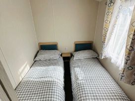 Lyons Robin Hood - Holiday Accommodation 21312 - North Wales - 1187855 - thumbnail photo 12
