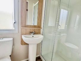 Lyons Robin Hood - Holiday Accommodation 21312 - North Wales - 1187855 - thumbnail photo 16
