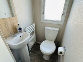 Lyons Robin Hood - Holiday Accommodation 21312 - North Wales - 1187855 - thumbnail photo 17