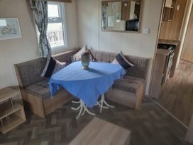 Golden Palm Resort - Holiday Accommodation 21315 - Lincolnshire - 1187858 - thumbnail photo 2