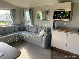 Presthaven Beach Resort - Holiday Accommodation 21318 - North Wales - 1187861 - thumbnail photo 2
