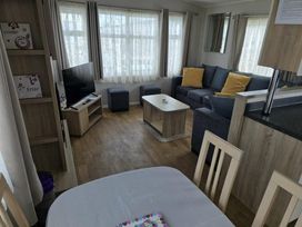 Golden Palm Resort - Holiday Accommodation 21322 - Lincolnshire - 1187864 - thumbnail photo 3