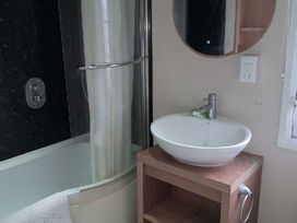 Golden Palm Resort - Holiday Accommodation 21323 - Lincolnshire - 1187865 - thumbnail photo 5