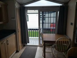 Golden Palm Resort - Holiday Accommodation 21323 - Lincolnshire - 1187865 - thumbnail photo 11