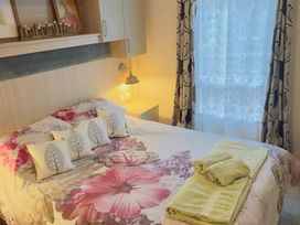 Kelling Heath Holiday Park - Holiday Accommodation 21324 - Norfolk - 1187866 - thumbnail photo 5