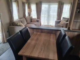 Golden Palm Resort - Holiday Accommodation 21326 - Lincolnshire - 1187867 - thumbnail photo 2