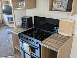 Lyons Robin Hood - Holiday Accommodation 21327 - North Wales - 1187868 - thumbnail photo 5