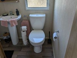Lyons Robin Hood - Holiday Accommodation 21327 - North Wales - 1187868 - thumbnail photo 12