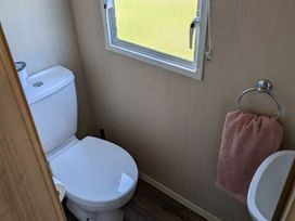 Lyons Robin Hood - Holiday Accommodation 21327 - North Wales - 1187868 - thumbnail photo 14