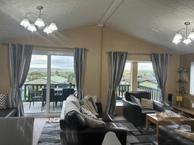 White Acres Holiday Park - Holiday Accommodation 21330 - Cornwall - 1187870 - thumbnail photo 7
