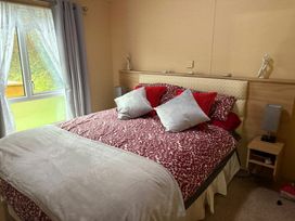 White Acres Holiday Park - Holiday Accommodation 21330 - Cornwall - 1187870 - thumbnail photo 8