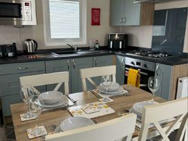 Golden Palm Resort - Holiday Accommodation 21336 - Lincolnshire - 1187874 - thumbnail photo 3