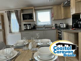Golden Palm Resort - Holiday Accommodation 21338 - Lincolnshire - 1187875 - thumbnail photo 2