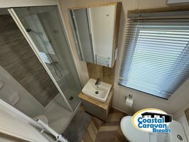 Golden Palm Resort - Holiday Accommodation 21338 - Lincolnshire - 1187875 - thumbnail photo 8