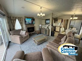 Golden Palm Resort - Holiday Accommodation 21339 - Lincolnshire - 1187876 - thumbnail photo 2