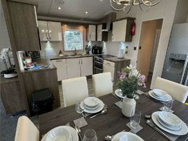 Golden Palm Resort - Holiday Accommodation 21339 - Lincolnshire - 1187876 - thumbnail photo 3