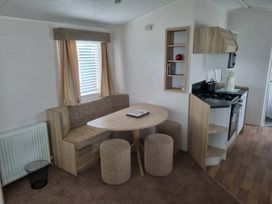 Golden Palm Resort - Holiday Accommodation 21345 - Lincolnshire - 1187880 - thumbnail photo 2