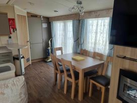 Golden Palm Resort - Holiday Accommodation 21354 - Lincolnshire - 1187888 - thumbnail photo 2
