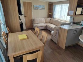 Golden Palm Resort - Holiday Accommodation 21354 - Lincolnshire - 1187888 - thumbnail photo 4