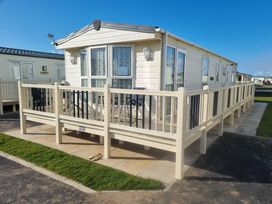 Golden Palm Resort - Holiday Accommodation 21357 - Lincolnshire - 1187891 - thumbnail photo 1