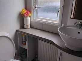 Trecco Bay - Holiday Accommodation 2136 - Somerset & Wiltshire - 1187893 - thumbnail photo 15