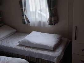 Trecco Bay - Holiday Accommodation 2136 - Somerset & Wiltshire - 1187893 - thumbnail photo 16