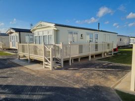 Golden Palm Resort - Holiday Accommodation 21361 - Lincolnshire - 1187895 - thumbnail photo 1