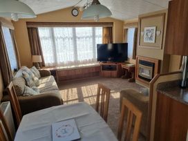 Golden Palm Resort - Holiday Accommodation 21361 - Lincolnshire - 1187895 - thumbnail photo 2