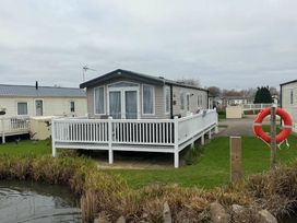 Manor Park Holiday Village - Holiday Accommodation 21362 - Norfolk - 1187896 - thumbnail photo 1