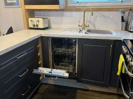 Manor Park Holiday Village - Holiday Accommodation 21362 - Norfolk - 1187896 - thumbnail photo 2