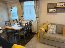Manor Park Holiday Village - Holiday Accommodation 21362 - Norfolk - 1187896 - thumbnail photo 4